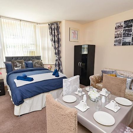 The Elm Wood Apartments Huddersfield Eksteriør billede