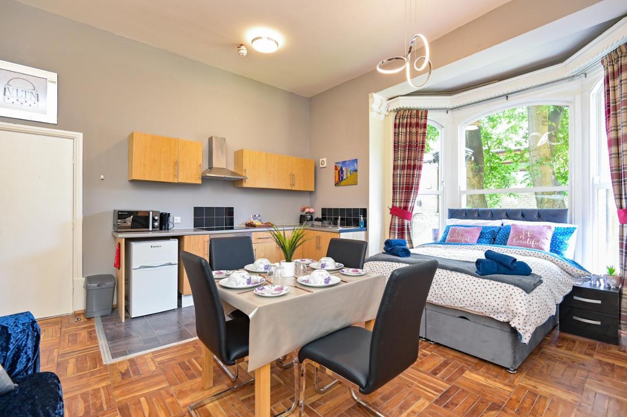 The Elm Wood Apartments Huddersfield Eksteriør billede