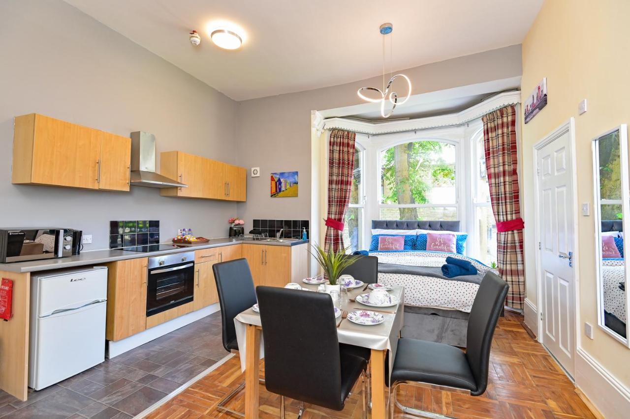 The Elm Wood Apartments Huddersfield Eksteriør billede